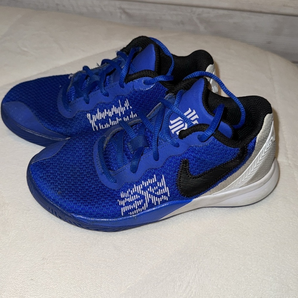 Nike Kyrie Flytrap Basketball Sneakers AQ3413-400 Athletic Shoes 2Y Blue - Picture 3 of 13